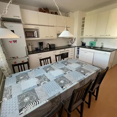 Lejlighed Familyfriendly, Charming 3 Km To Centre